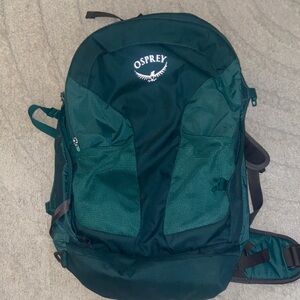 OSPREY Women’s Forest Green Backpack - Fairview 40